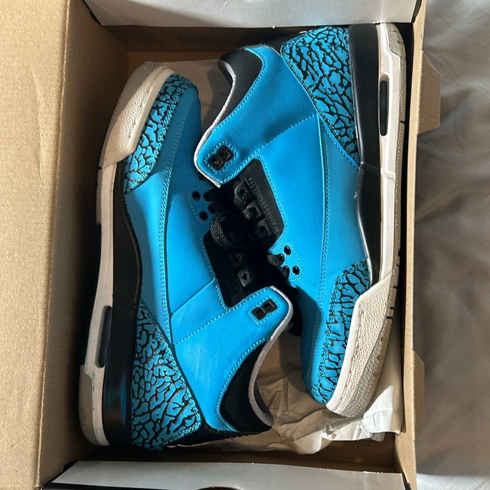 Authentic Powder blue Air Jordan 3 size 6.5y (8W)